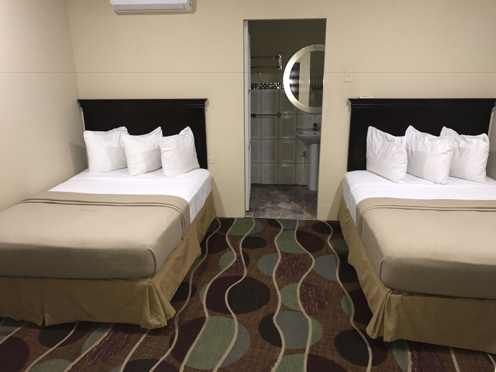 Airport Suites Hotel 28/61