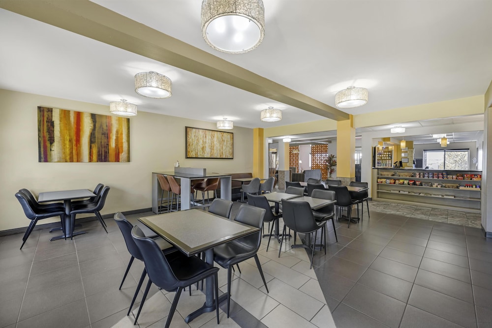 Best Western Plus The Four Corners Inn 52/69
