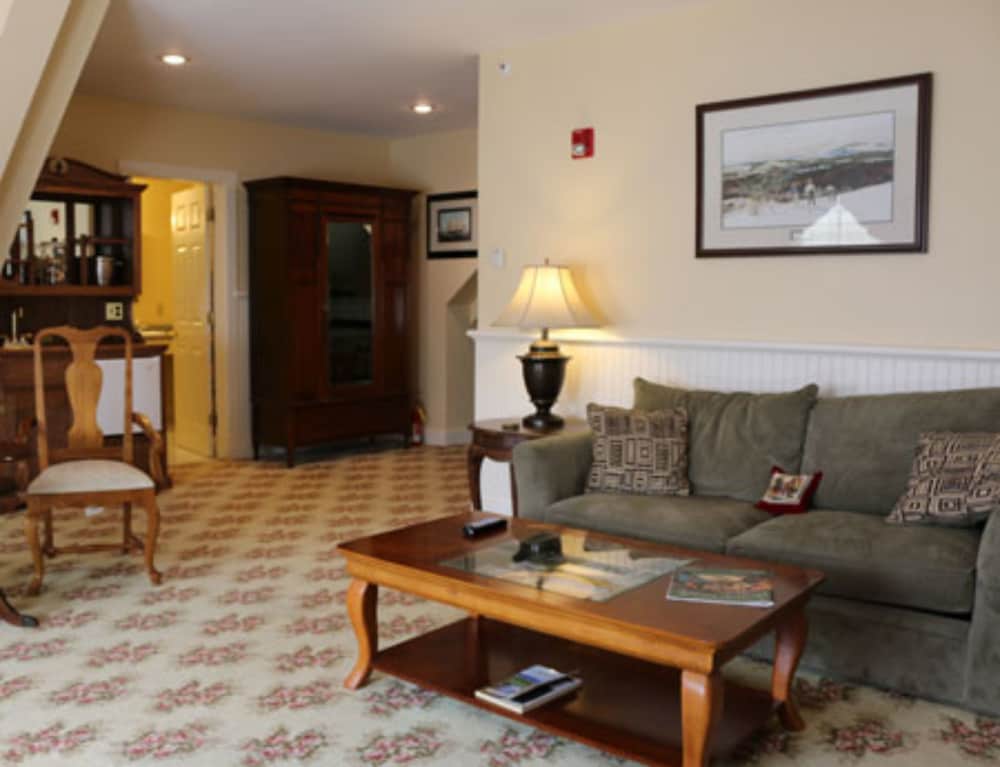 Kearsarge Inn 33/48