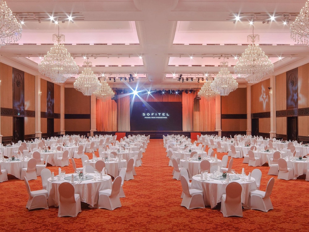 Sofitel Phnom Penh Phokeethra Hotel 63/76