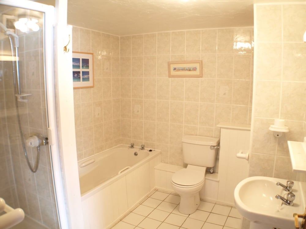 Polean Farm Cottages 50/50
