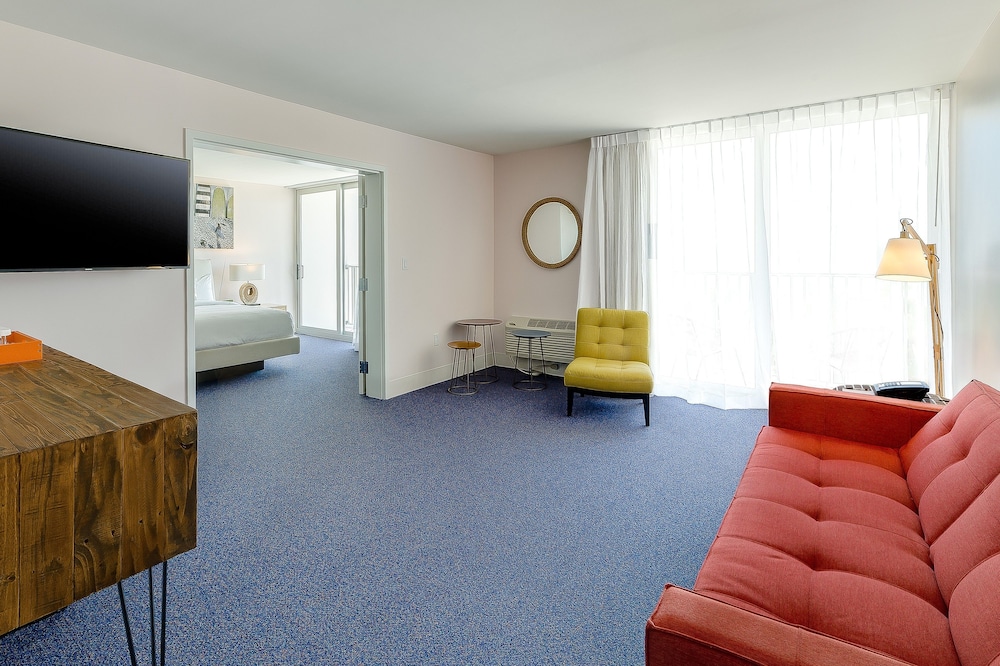 Plunge Beach Hotel 45/66