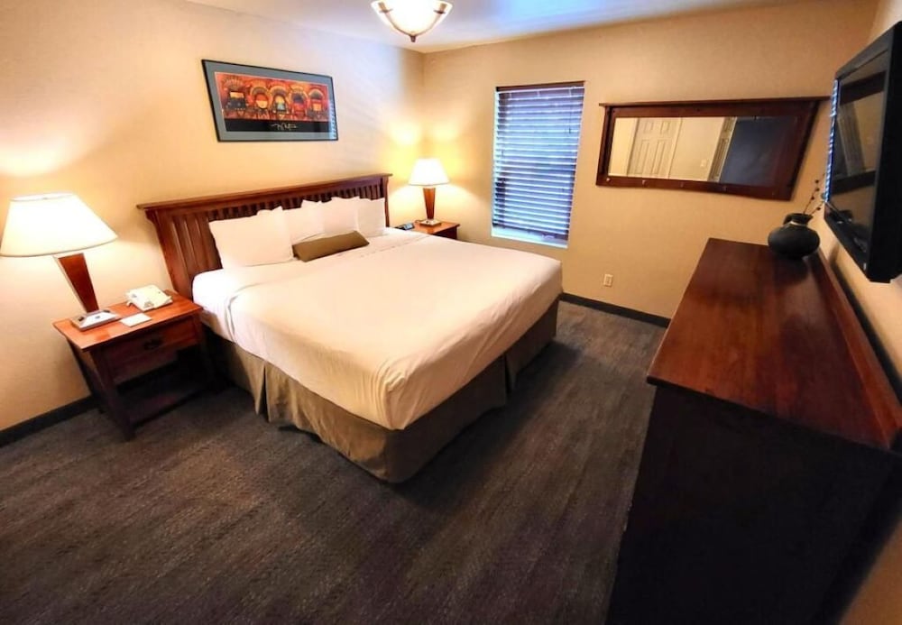 1 Bedroom, Loft, King Bed, Murphy Bed, Sofa