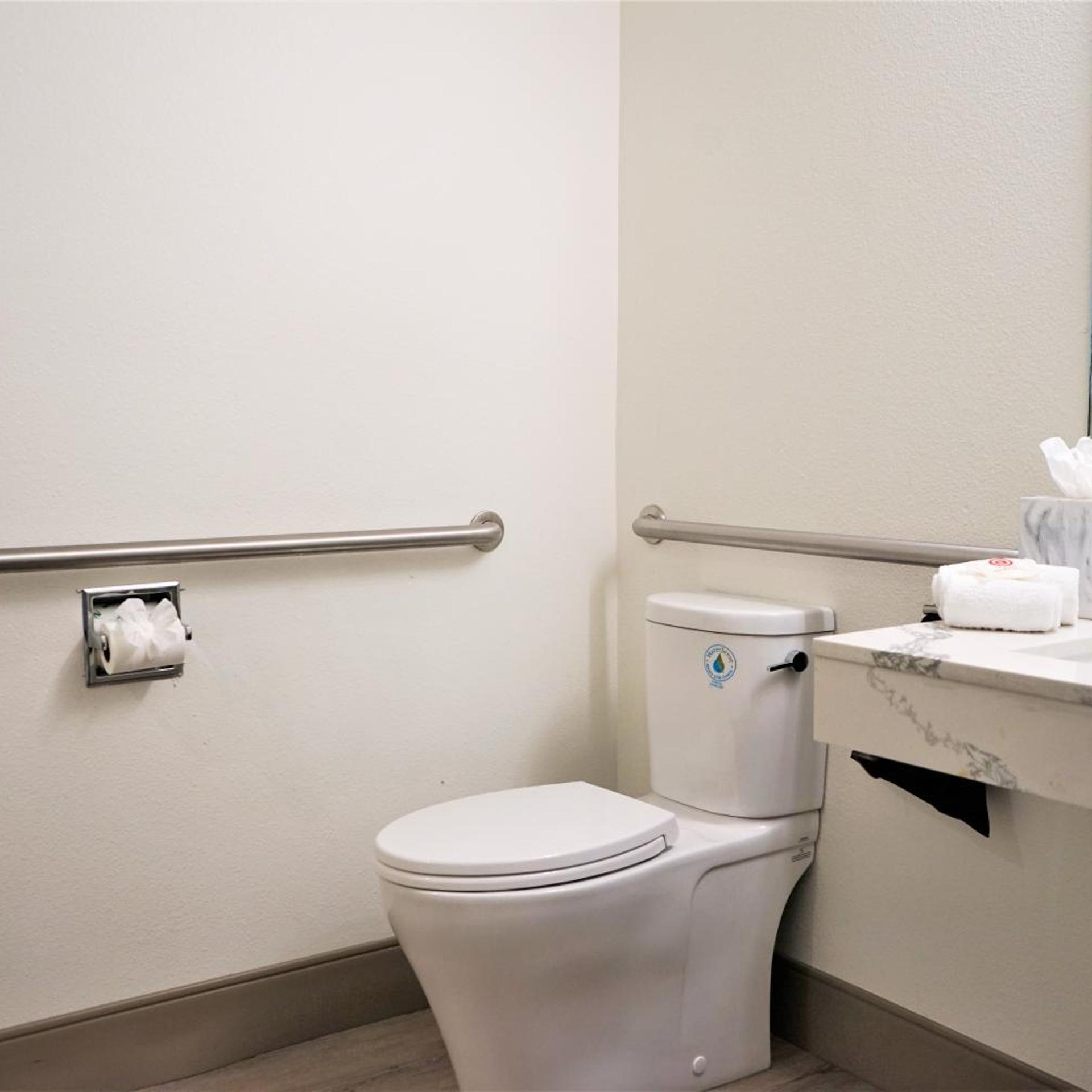 Room, Quadruple, 2 Queen Beds, Bathtub, Accessible