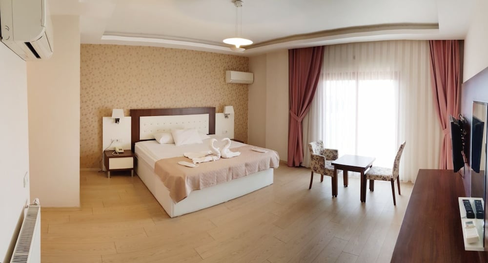 Tralles Hotel 6/15