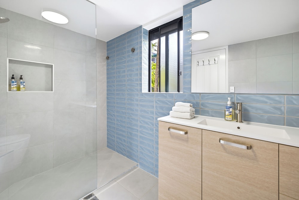 Belaire Place 48/50