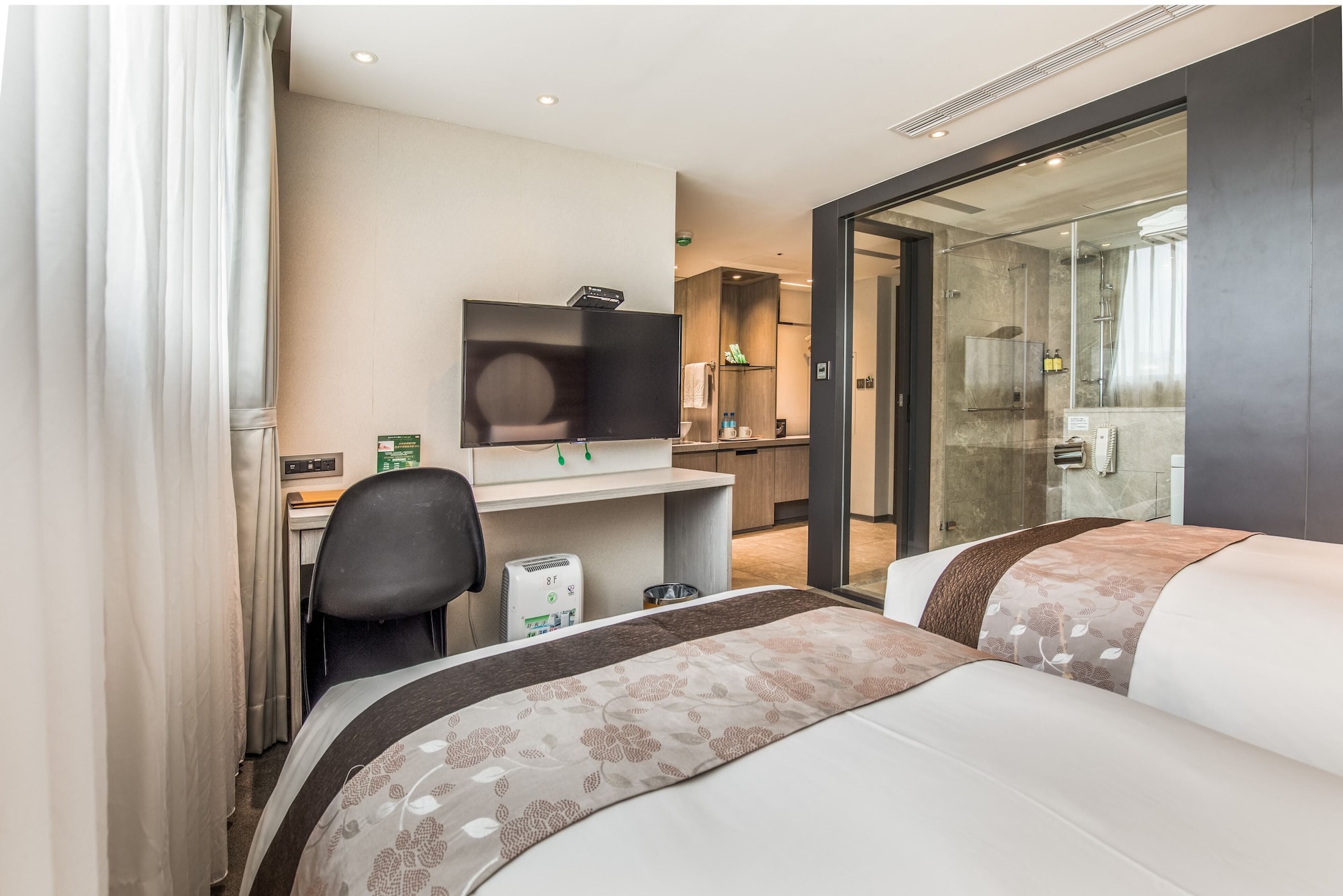 DELUXE, TWIN BEDS, CITY VIEW, BALCONY