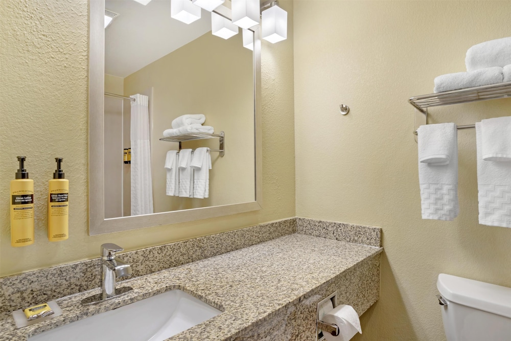 Best Western Plus Executive Hotel Suites 50/50