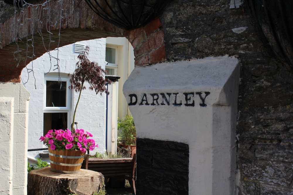 The Darnley Hotel 10/50