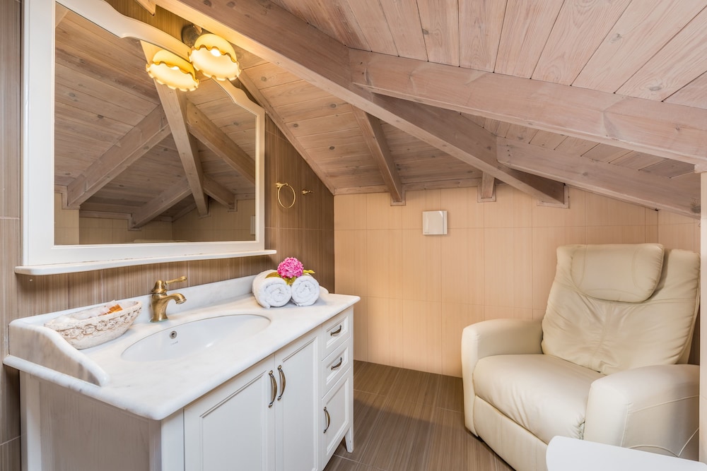 SUPERIOR, SUITE, SAUNA