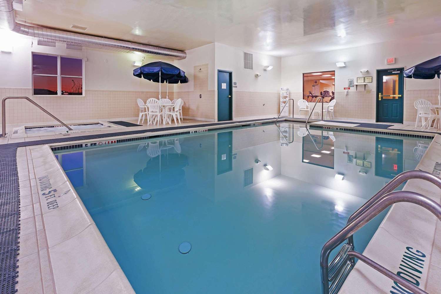 Country Inn & Suites by Radisson, Chambersburg, PA 5/15