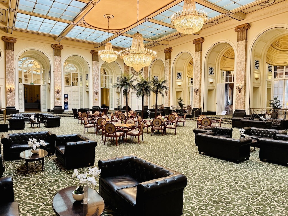 Adelphi Hotel 38/69