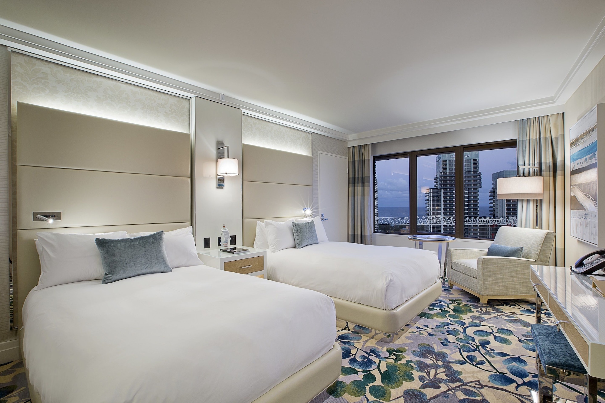 EXECUTIVE, TWIN BEDS