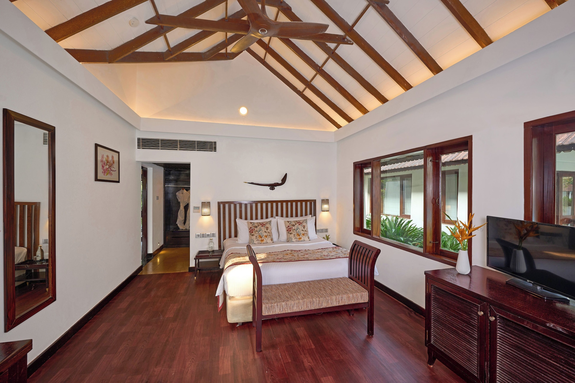 Luxury, Villa, Queen Bed, Lake Front, Plunge Pool