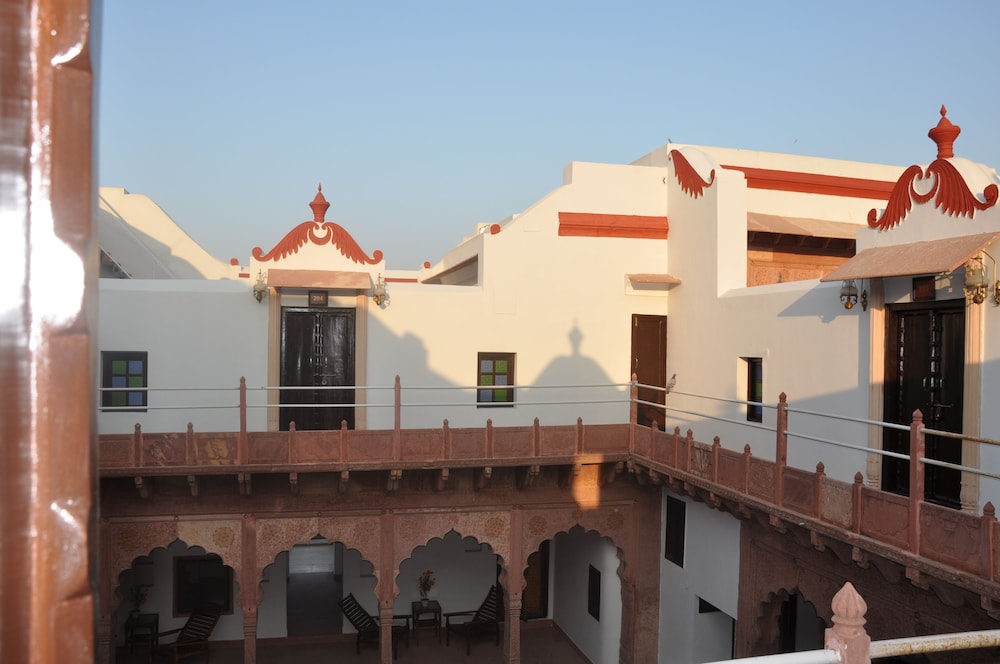 Amritara Chandra Mahal Haveli Bharatpur in Nadbai