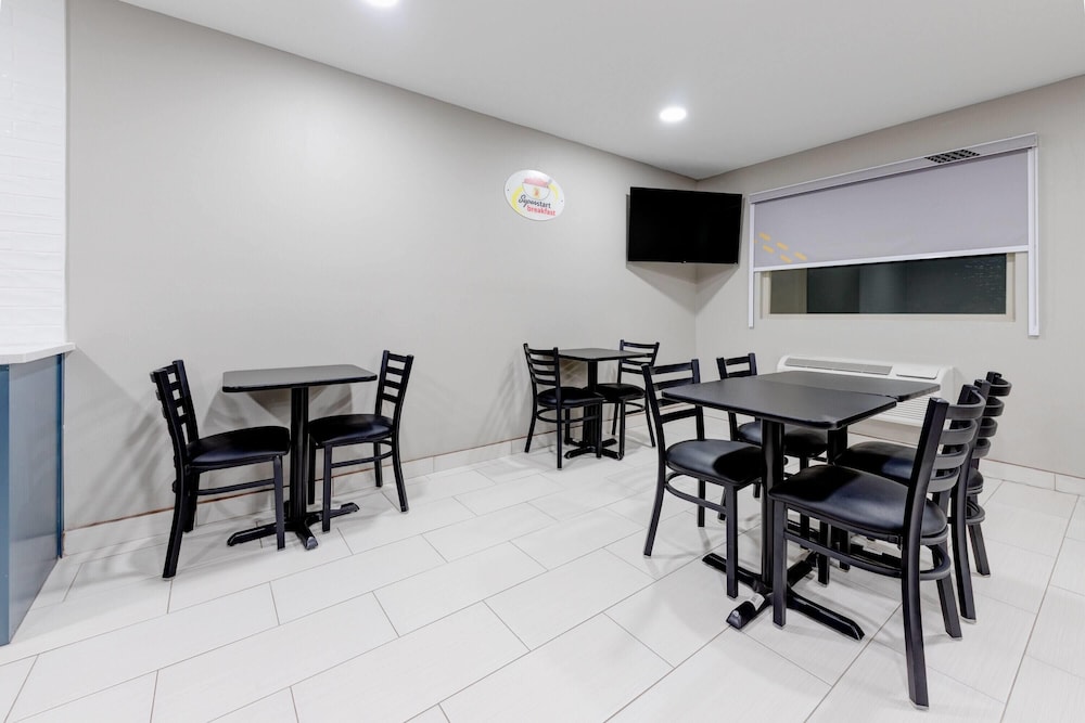 Super 8 by Wyndham Lubbock Airport 42/54