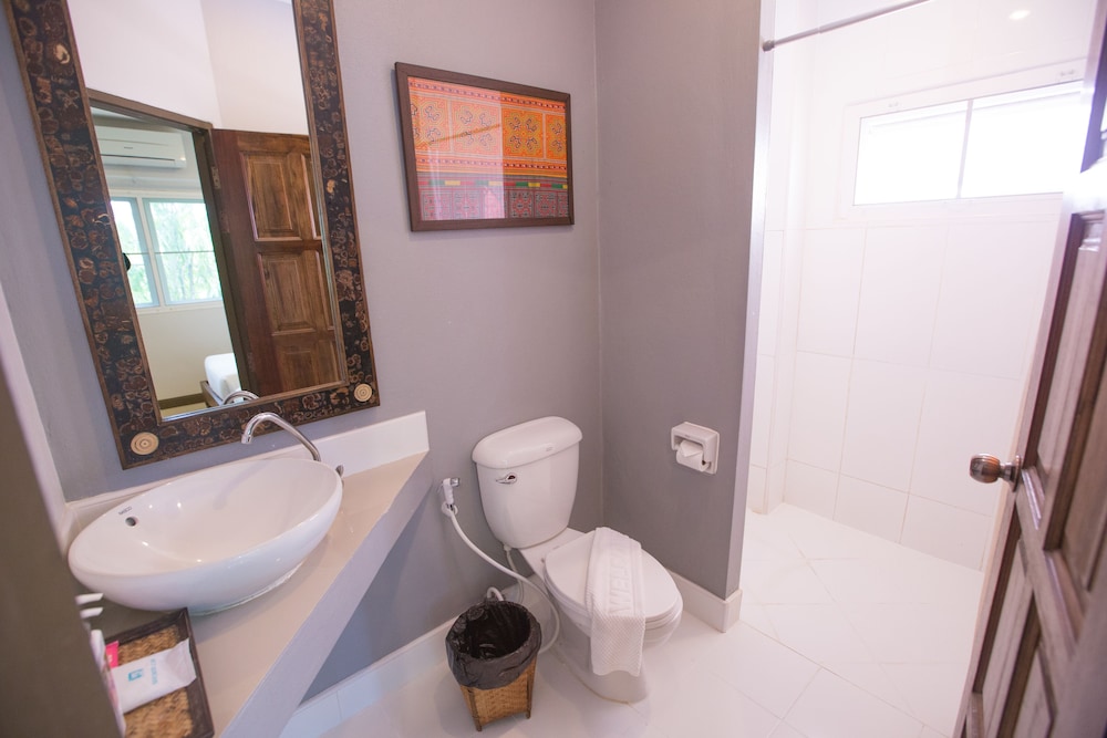THE OPIUM SERVICED APARTMENT AND HOTEL 49/50