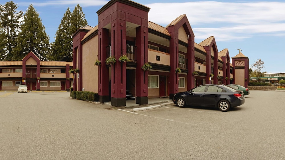 North Vancouver Hotel 6/52