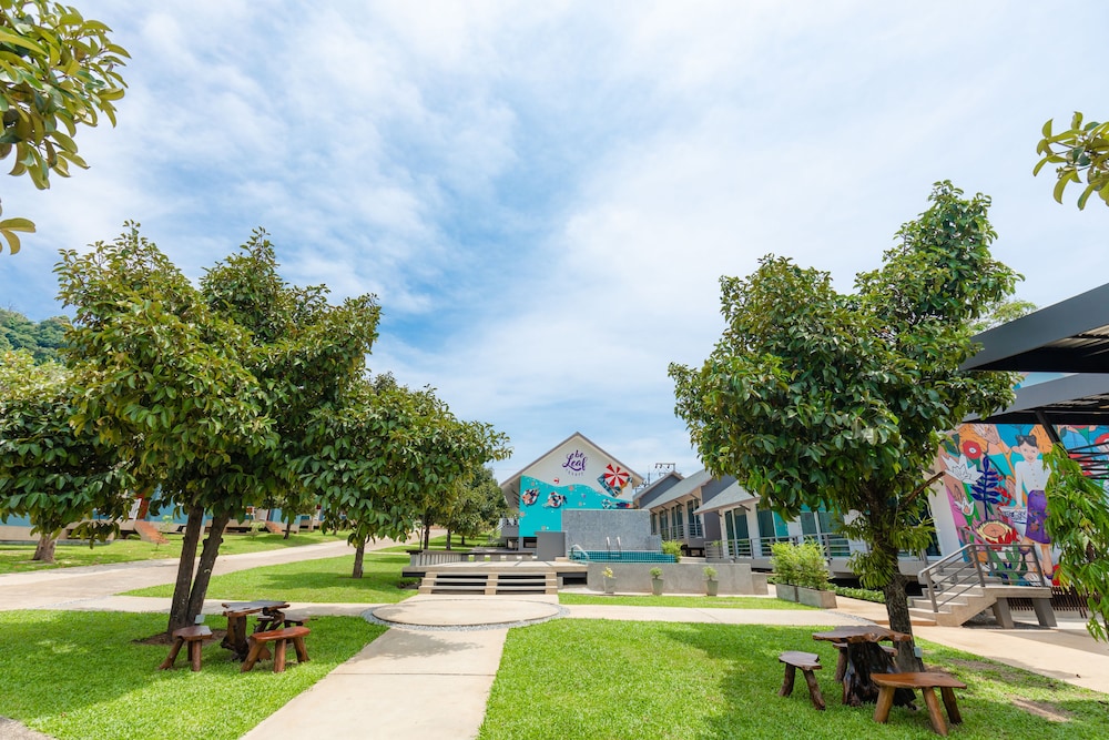Be Leaf Resort SHA 50/65