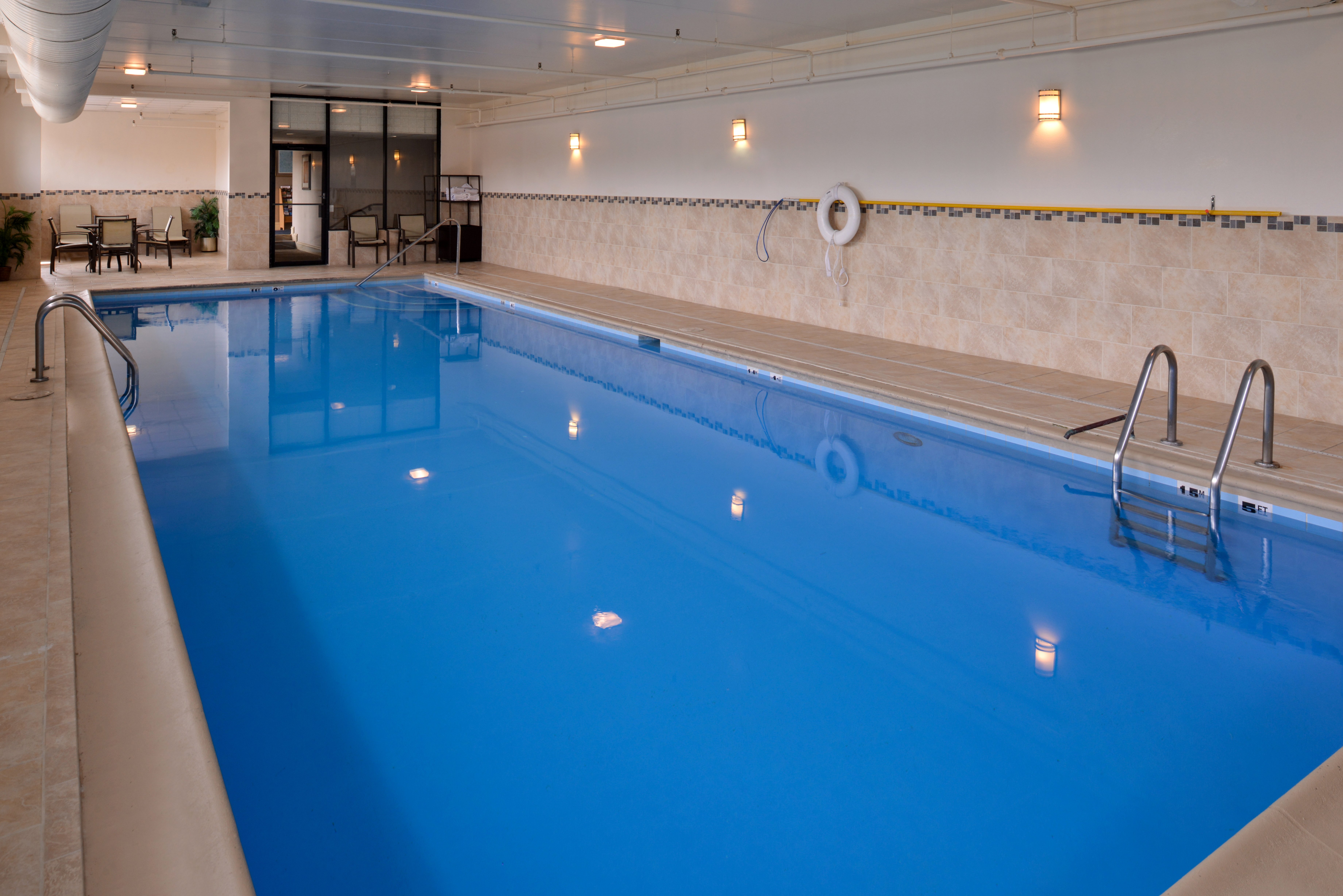 Holiday Inn Express Crestwood 45/69