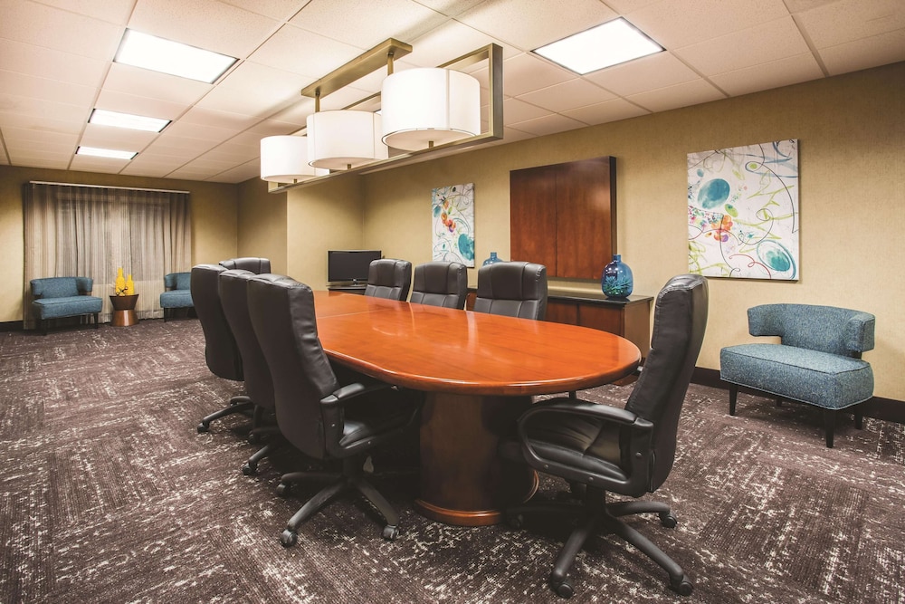 La Quinta Inn & Suites by Wyndham Ely 41/42