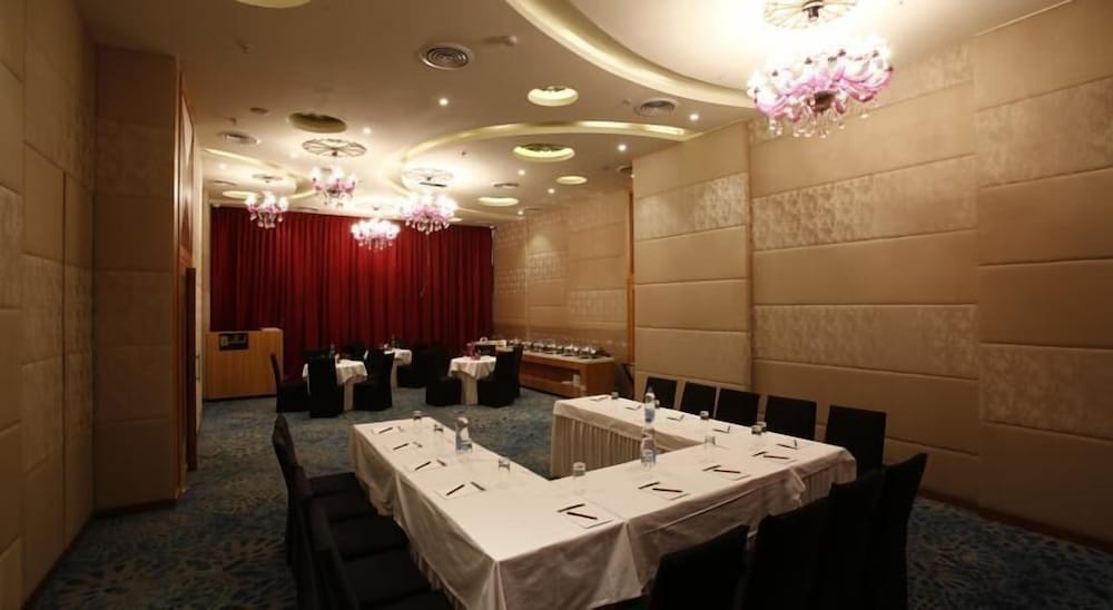 Aureole Hotel Mumbai 14/20
