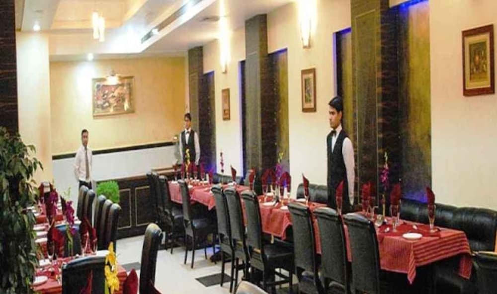 Hotel Simran Heritage Pvt. Ltd. 41/55