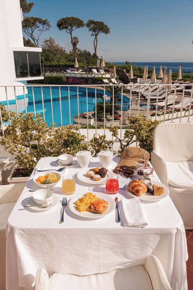 Punta Molino Beach and Resort Spa 57/82