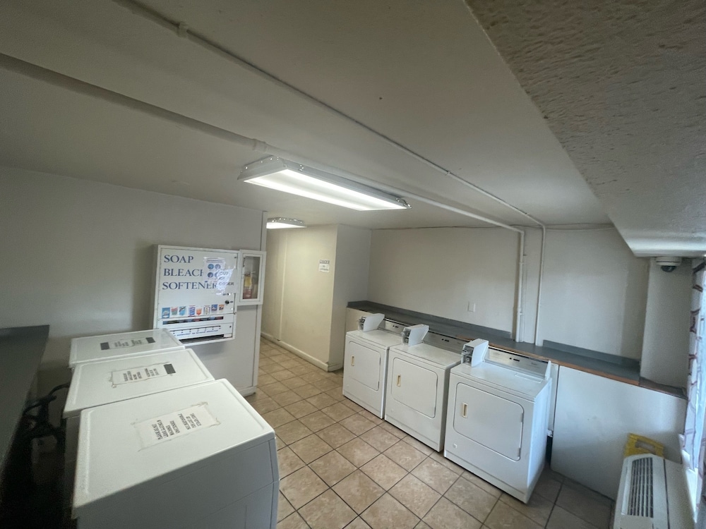 Budgetel Inn & Suites 28/32