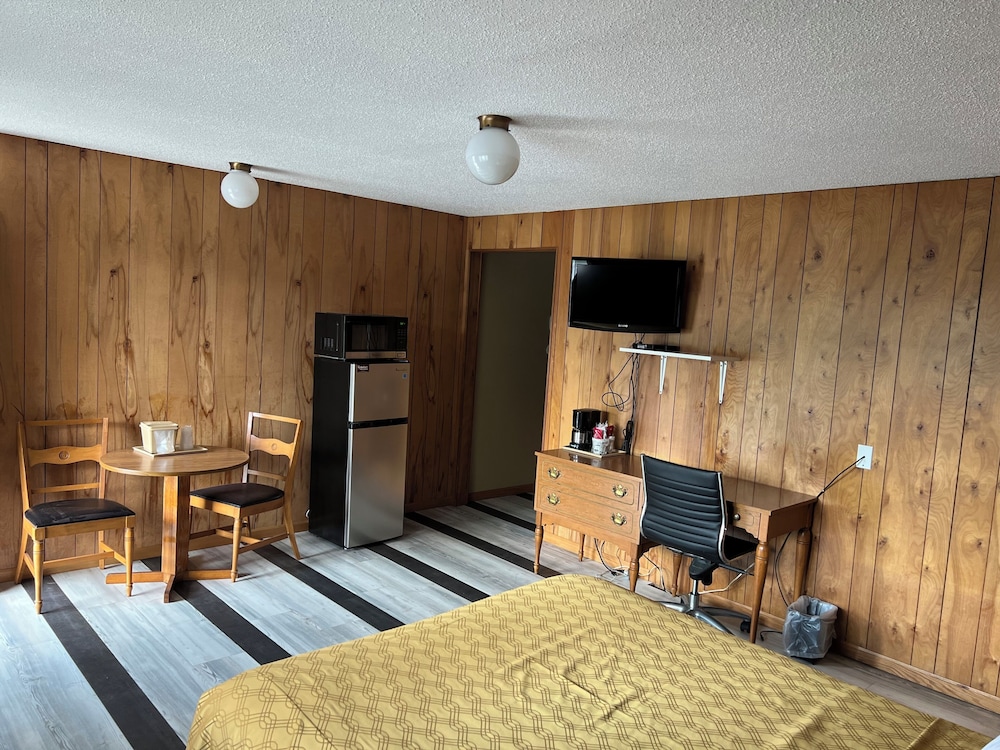 Amber s Inn & Suites 41/71