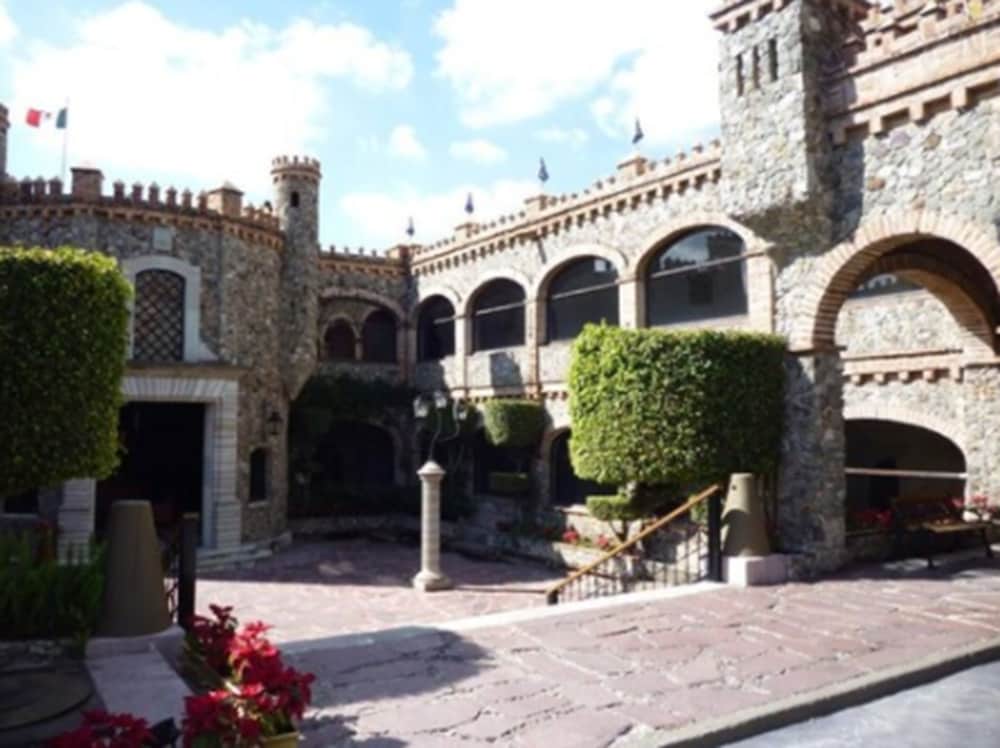 Hotel Castillo Santa Cecilia 12/70