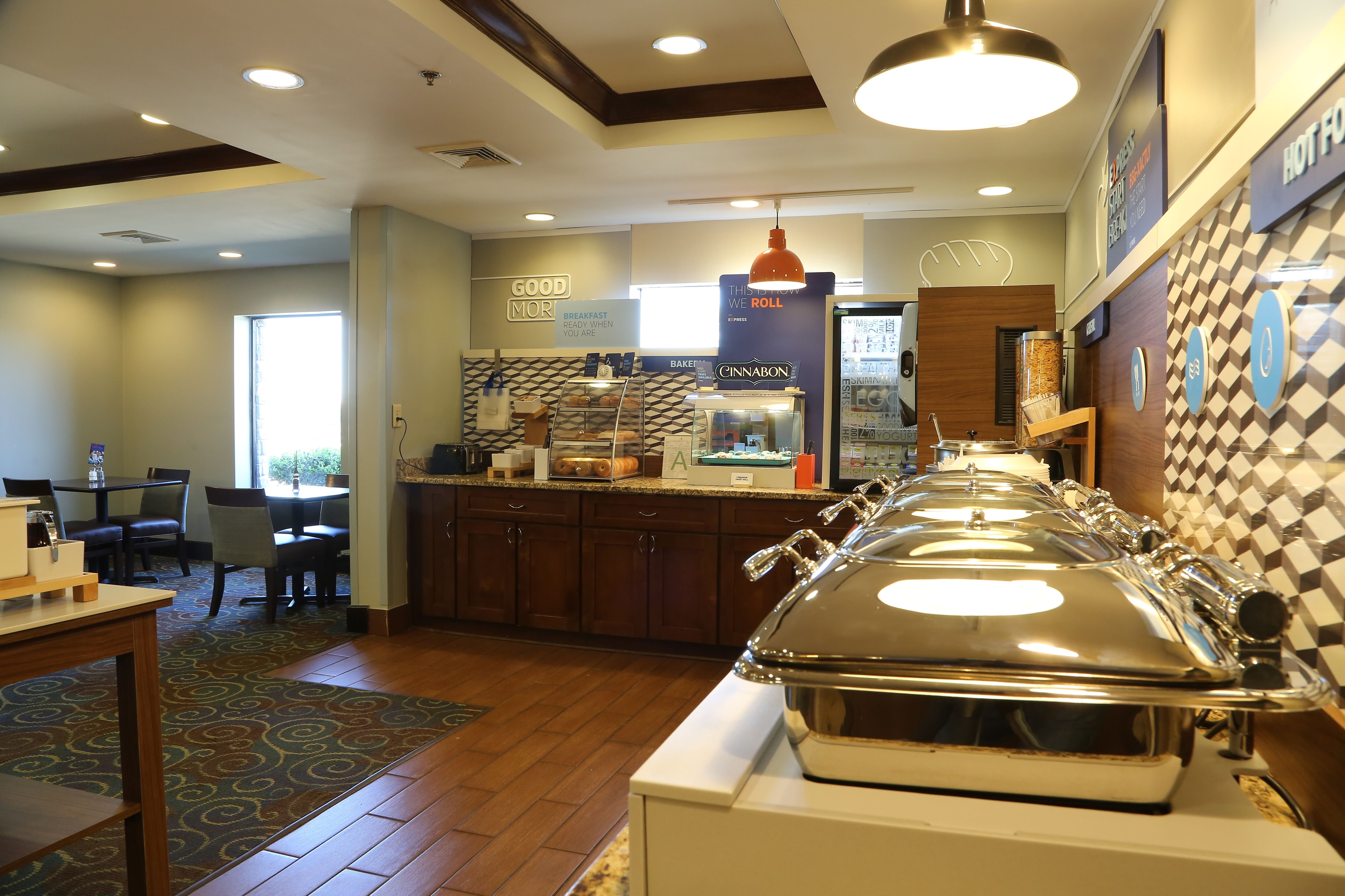 Holiday Inn Express Hotel And Suites Cleveland 25/35