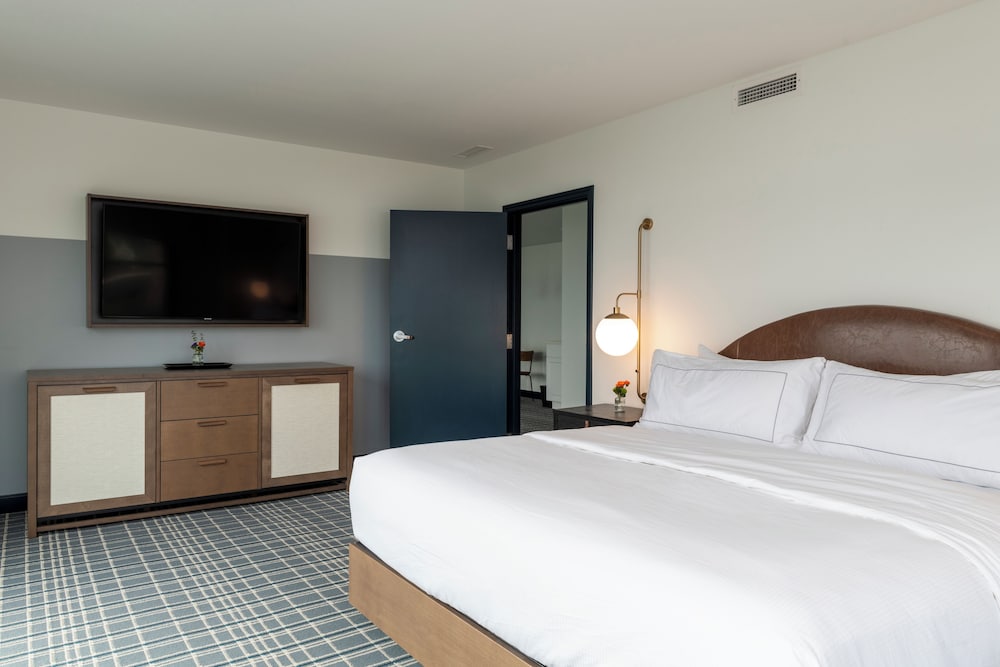 Presidential, Suite, King Bed, Lake View