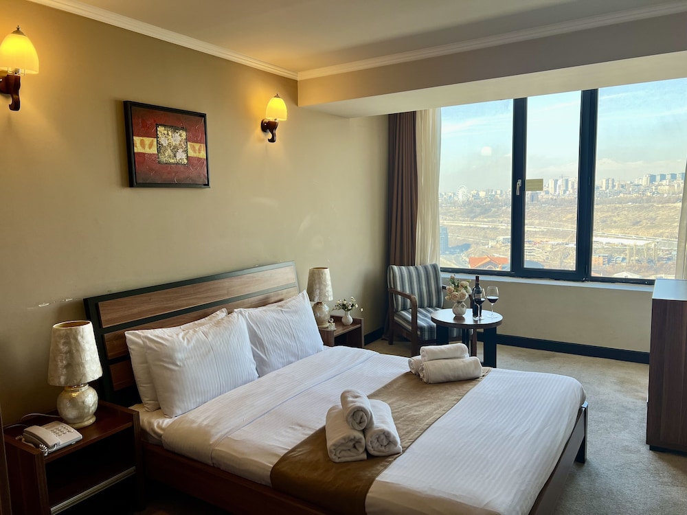 Nairi Hotel 27/68