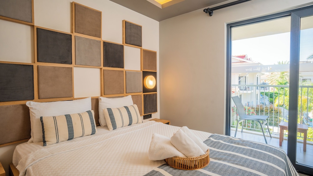 PREMIUM, DOUBLE BED, JETTED TUB
