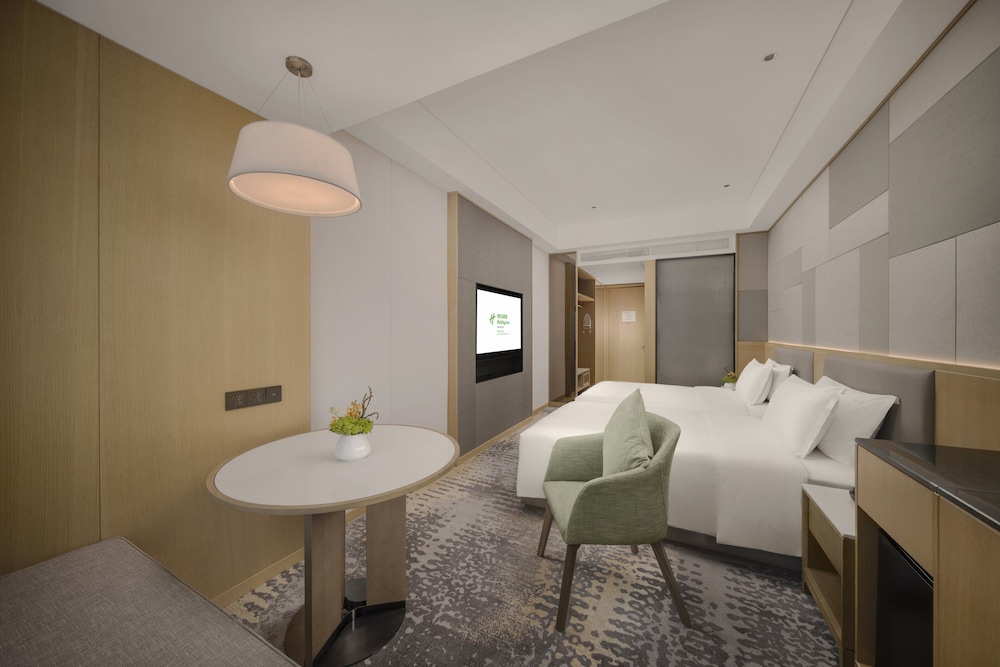 Holiday Inn Qinhuangdao Haigang 37/52