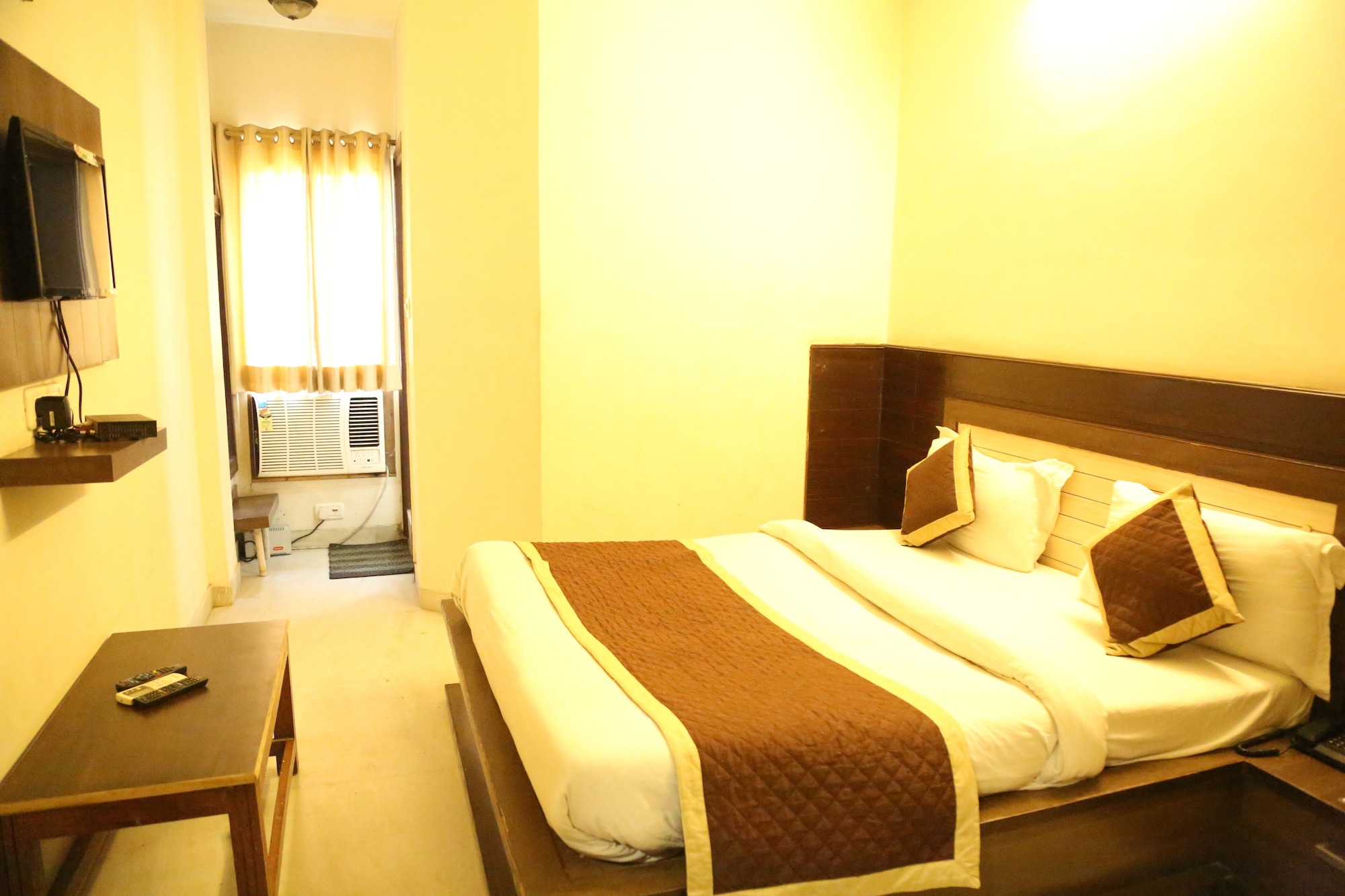 DELUXE, DOUBLE BED