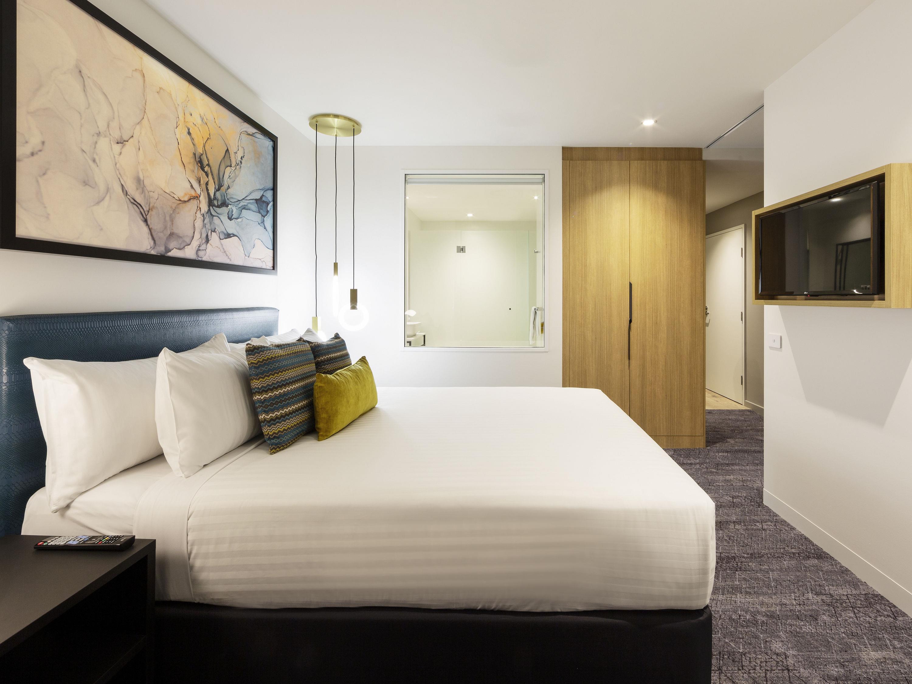 EXECUTIVE, STUDIO, KING BED, SOFA, LIVING AREA, BATHTUB