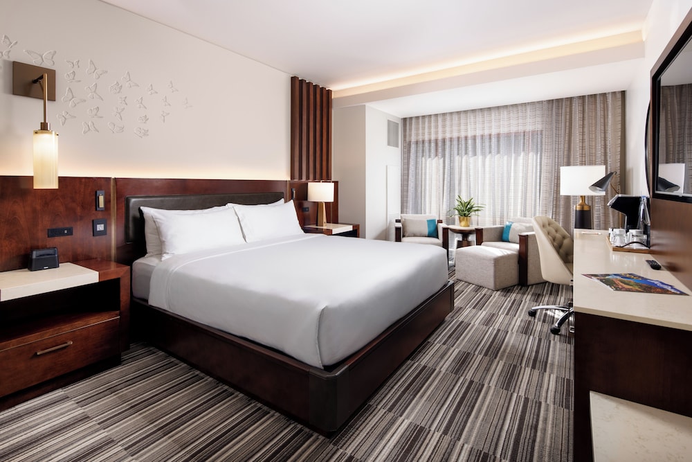 Monarch, Premier, King Bed