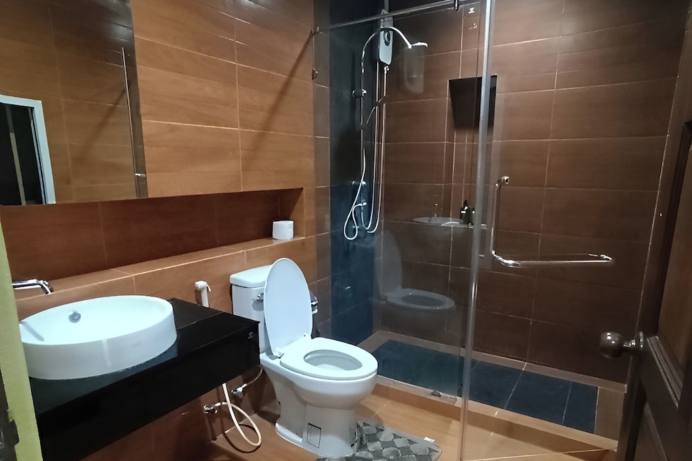 Thai Modern Resort and Spa 82/83