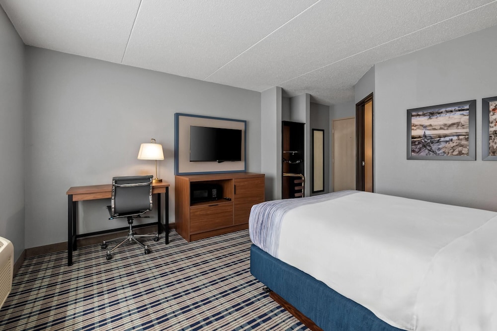 غرفة بسرير كوين، AmericInn by Wyndham Crookston U of M Crookston 3/7