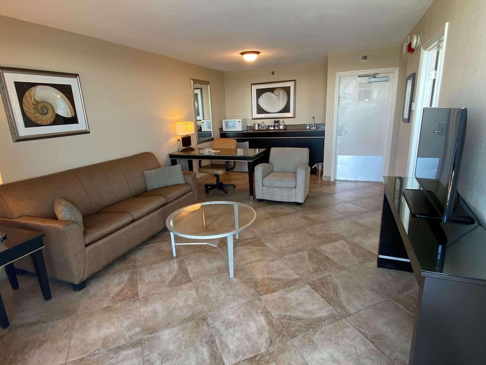 Radisson Suite Hotel Oceanfront 49/64
