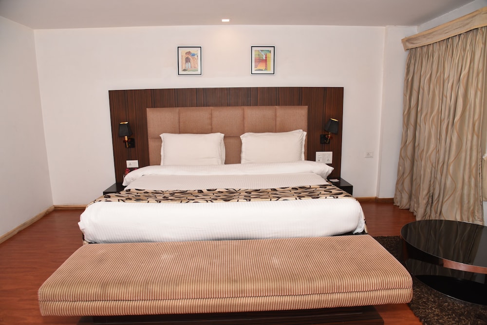 Top3 Lords Resort Bhavnagar 15/40