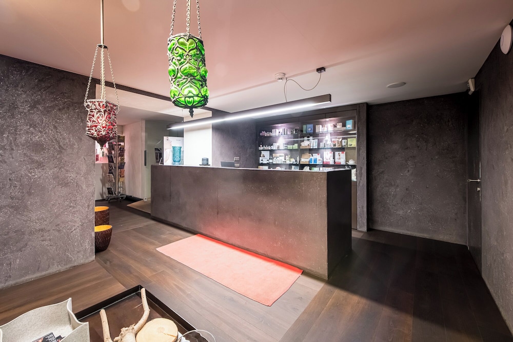 Alphotel Stocker 4/39