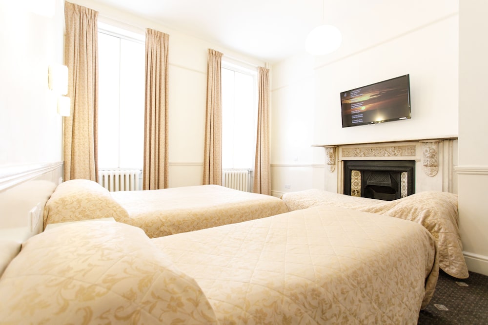 Room, Quadruple