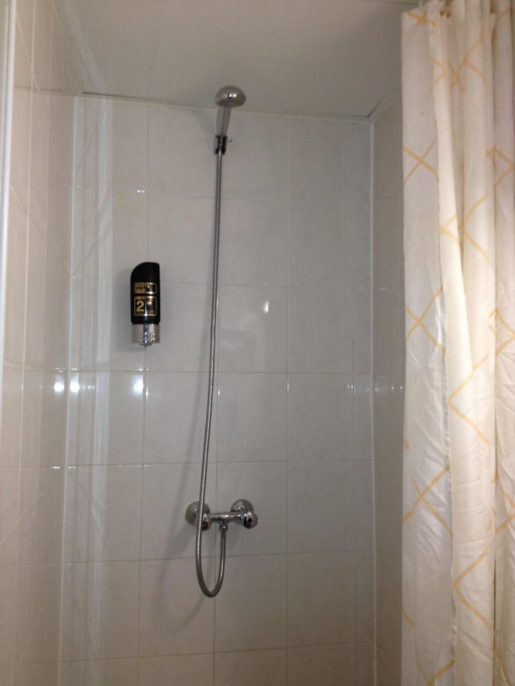 Continental Hotel 28/50