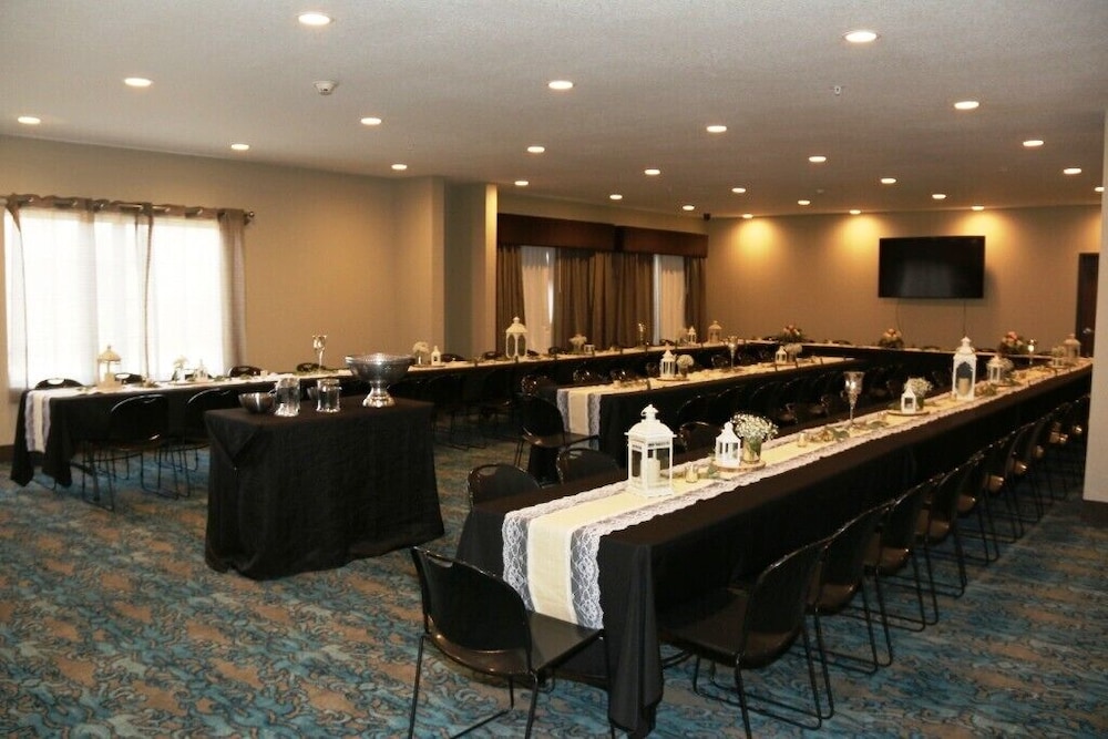 Heritage Place Hotel & Suites 38/48