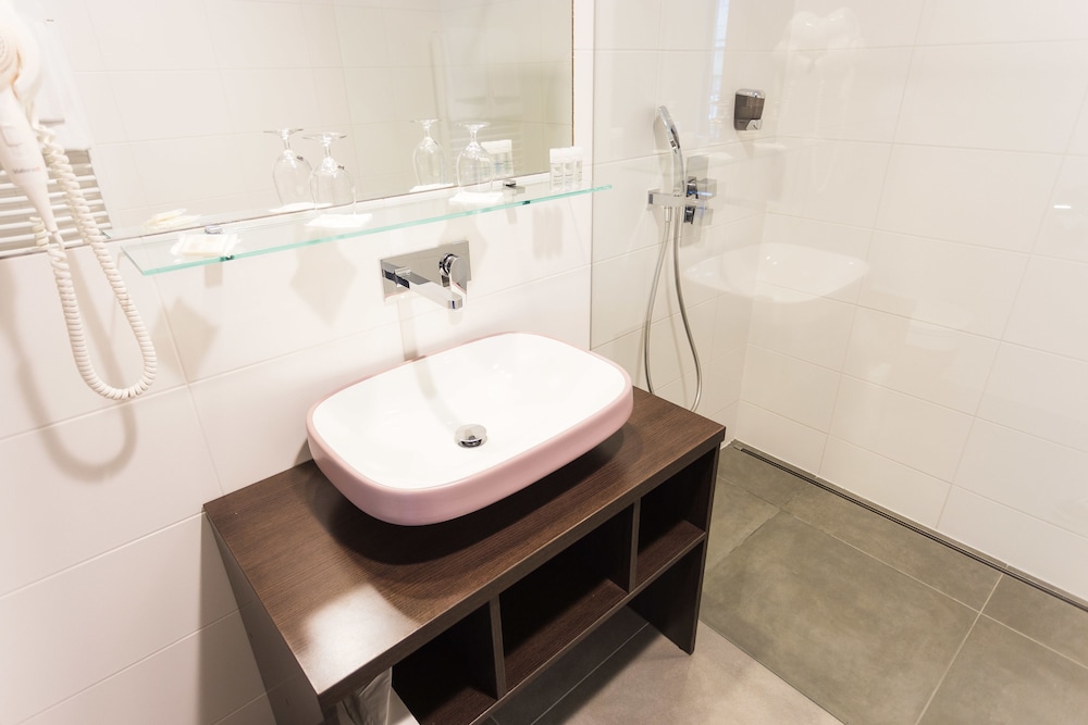 12 Revay Hotel 13/62