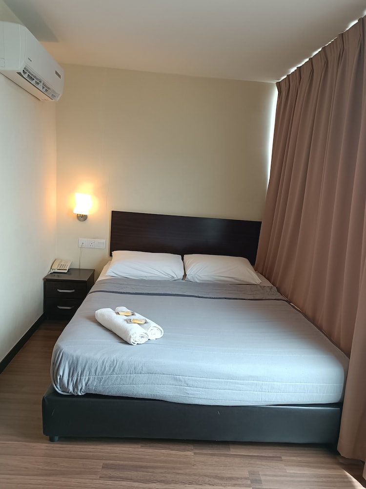 So Hotel 13/36