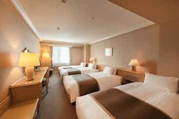 Room, Triple, Sofa, North Wing, South Wing